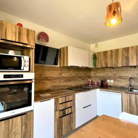 Chalet Renove 7 Pers Avec Terrasse, Local Et Parking Gratuit - Fr-1-504-70 *